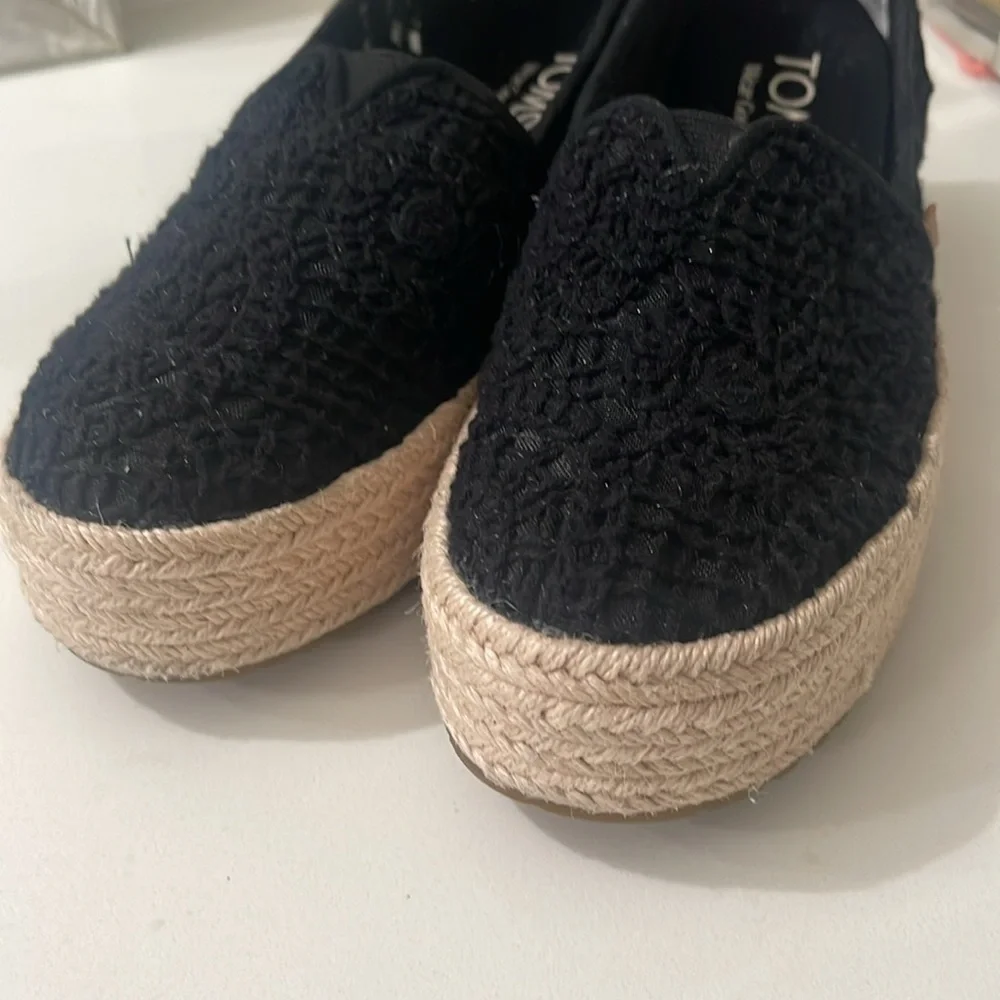 Toms Valencia Platform Espadrille black Crochet Lace size 6